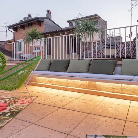 Tre Marchetti Arena Suites * Верона